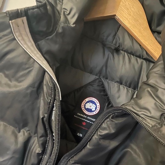 Ladies Canada Goose winter coat - Picture 3 of 3